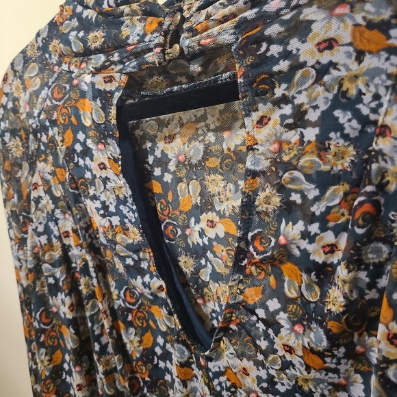 3 / $75 - Free People - Floral Long Sleeve Cropped Blouse - Picture 4 of 6